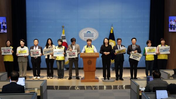 [12.29] 마트산업노동조합 MBK 규탄 및 정부 개입 촉구 국회 기자회견