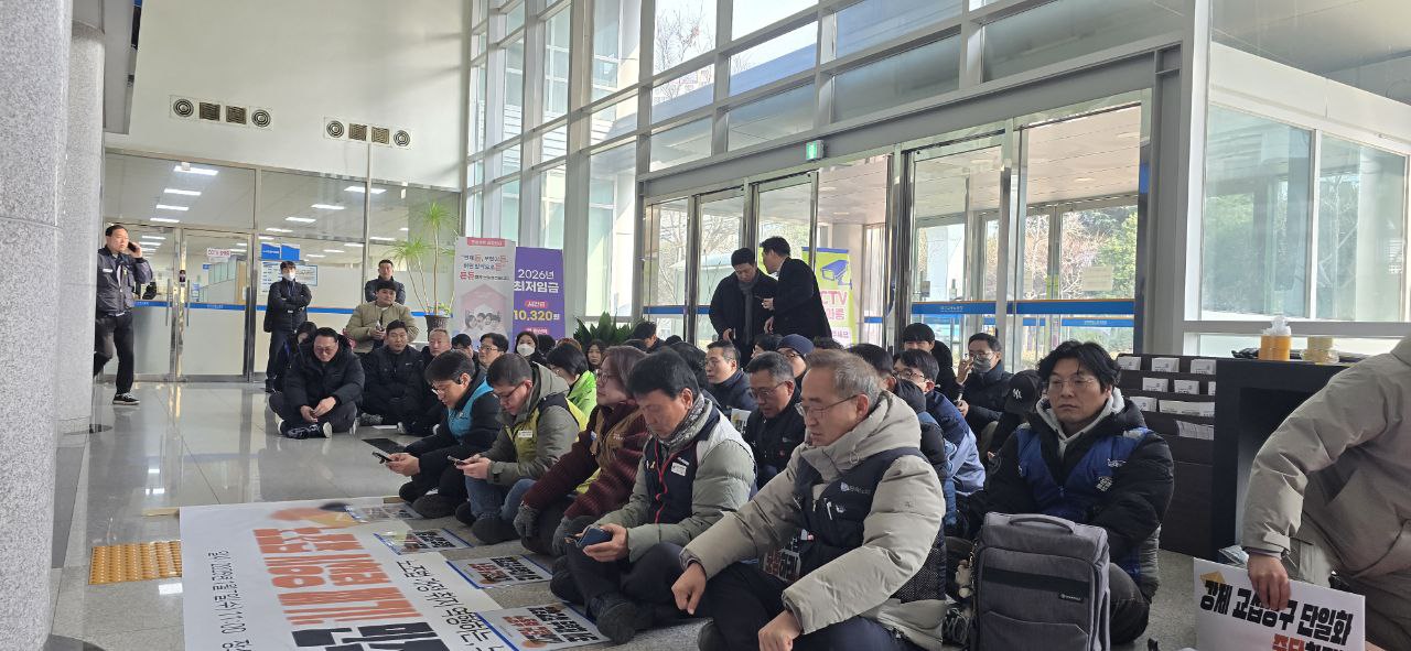 [1.7] 민주노총 대구지역본부 노조법 시행령 폐기 노동청 로비 농성 돌입