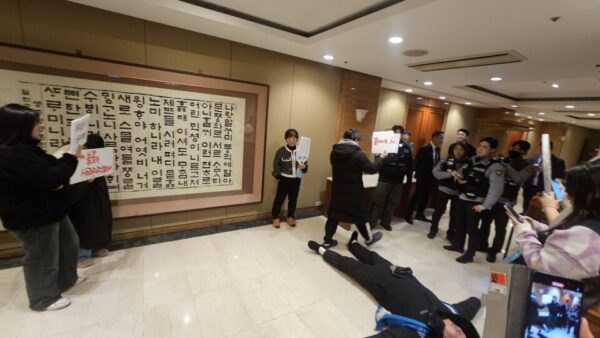 [2.2] 세종호텔 로비 농성자 집단 연행