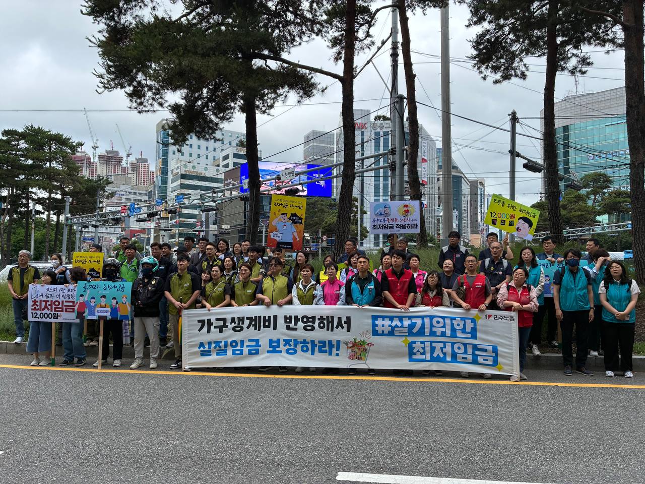 [6.24] 최저임금 인상 수요 출근 선전전 (부산)